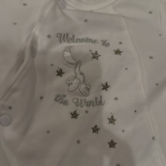 NWOT Welcome to the World Onesie - Picture 4 of 7
